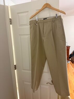 Dockers Men's Khaki Straight-Leg Chinos